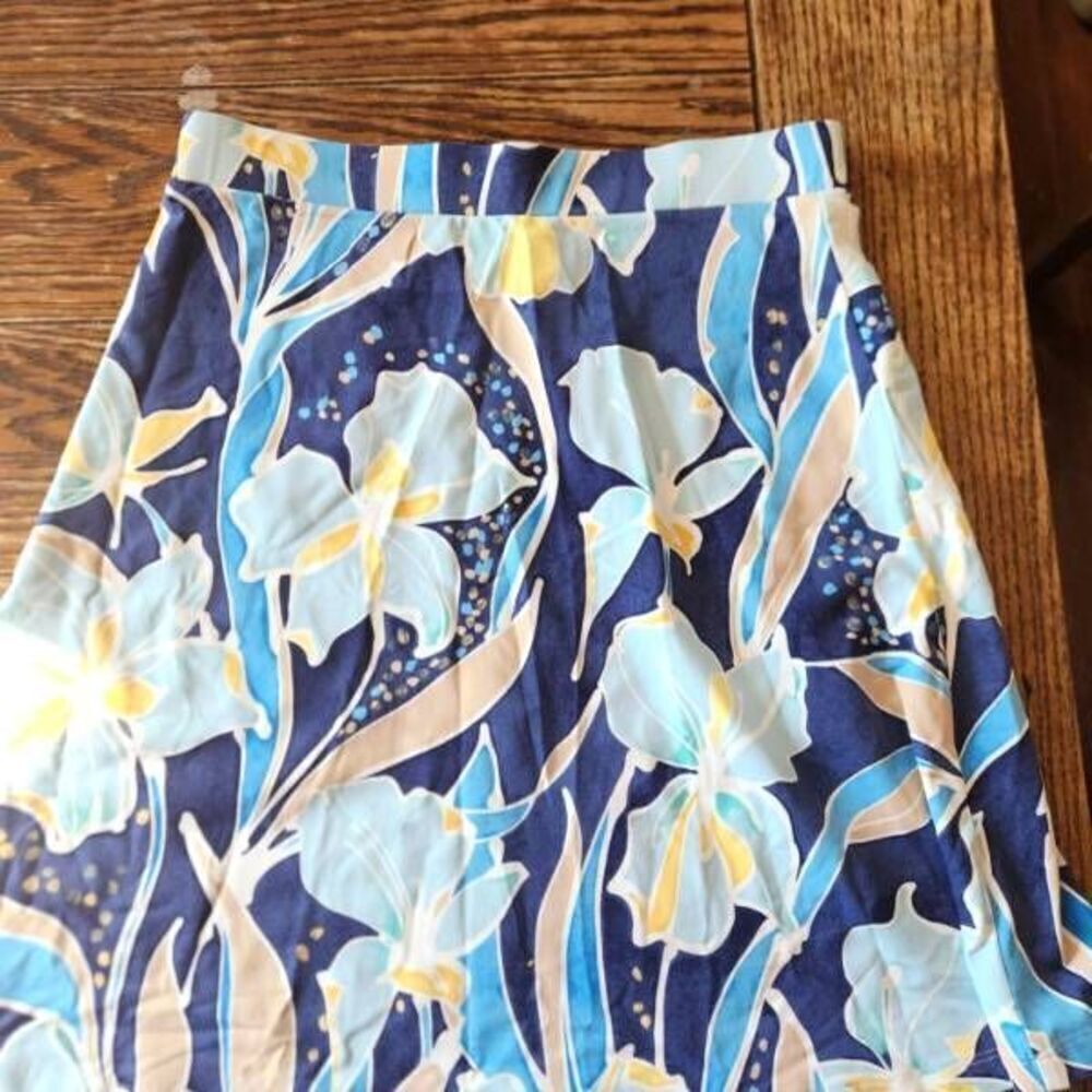 J. McLaughlin blue,tan&white floral skirt sz Small